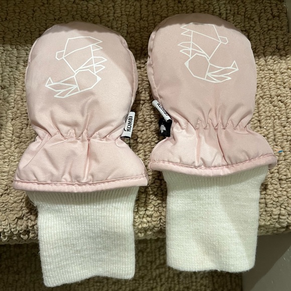 Kombi baby mittens - Picture 1 of 3